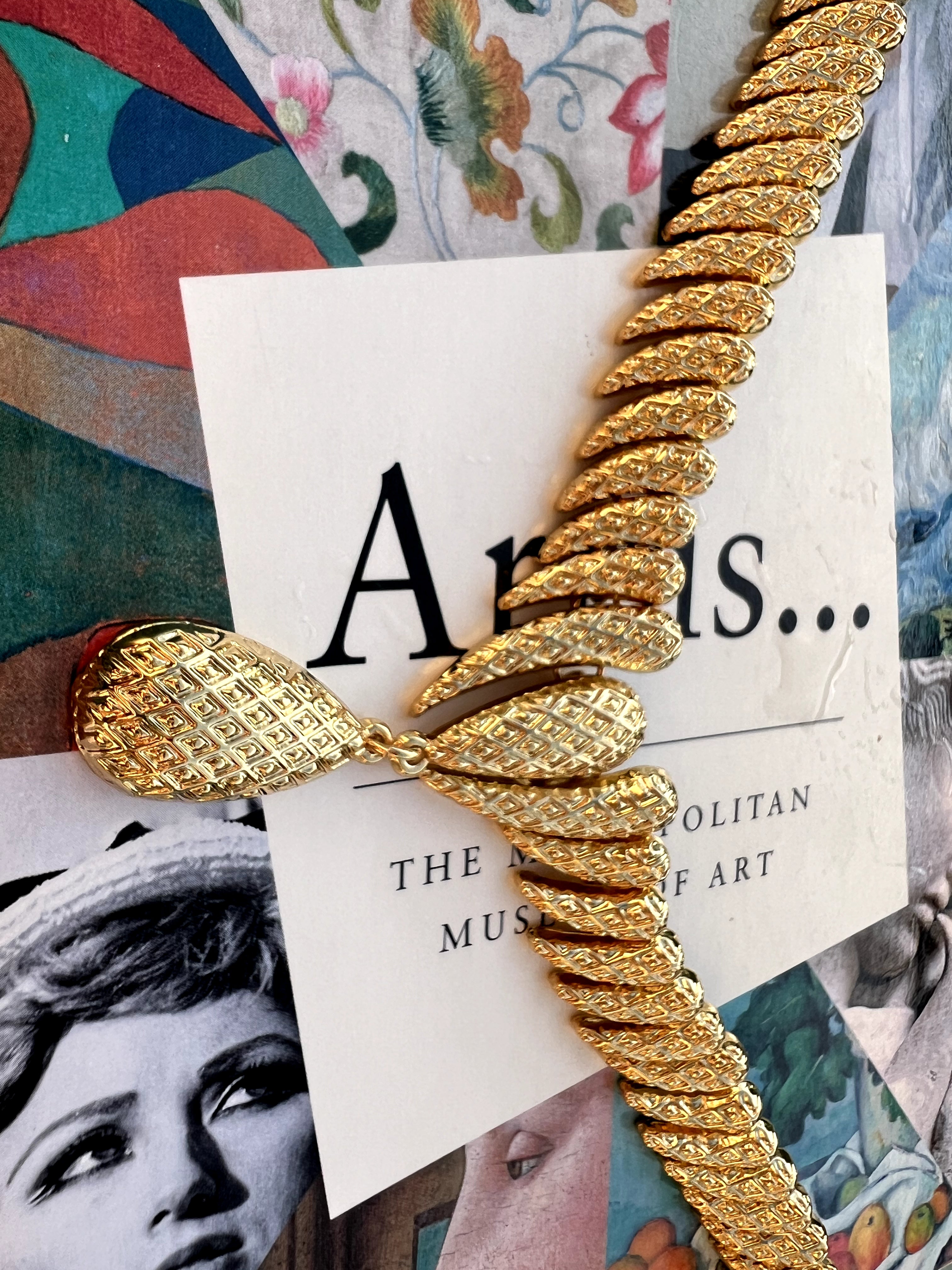 Der zeitlose Reiz von Schmuck im Vintage-Stil: Barocke Perlen-Eleganz in 18-karätigem Gold